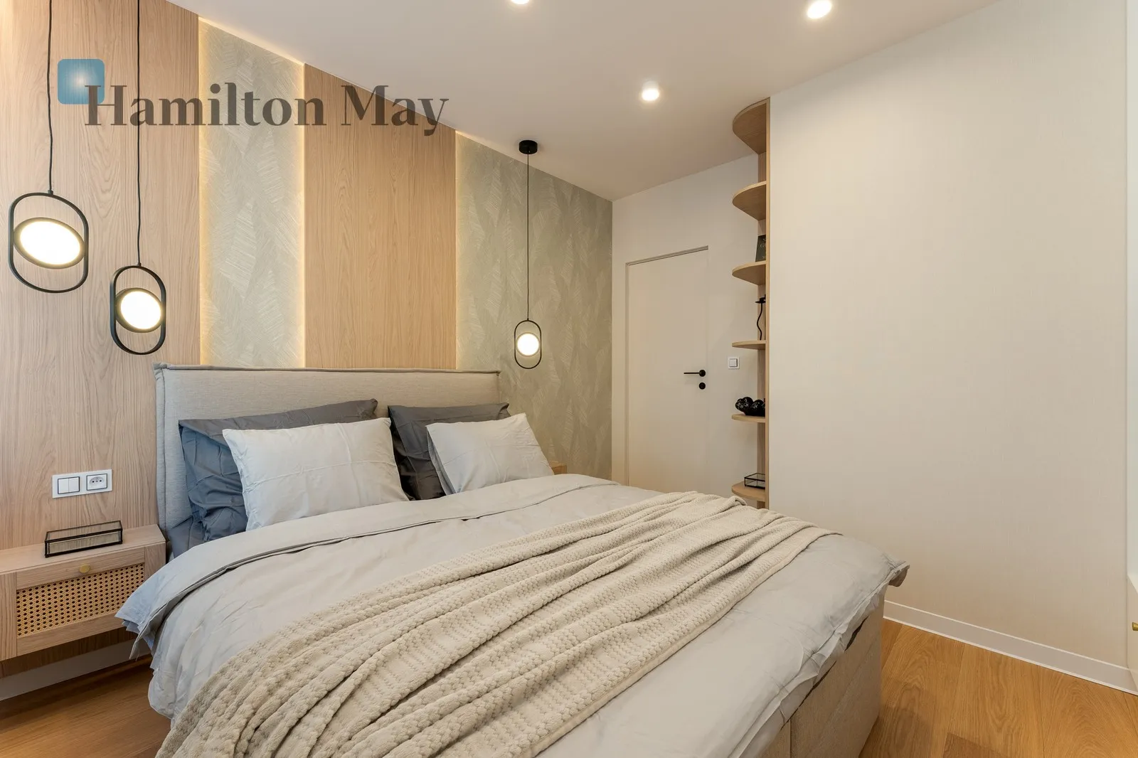 A finished apartment with a kitchenette for sale on Kijowska Avenue - slider