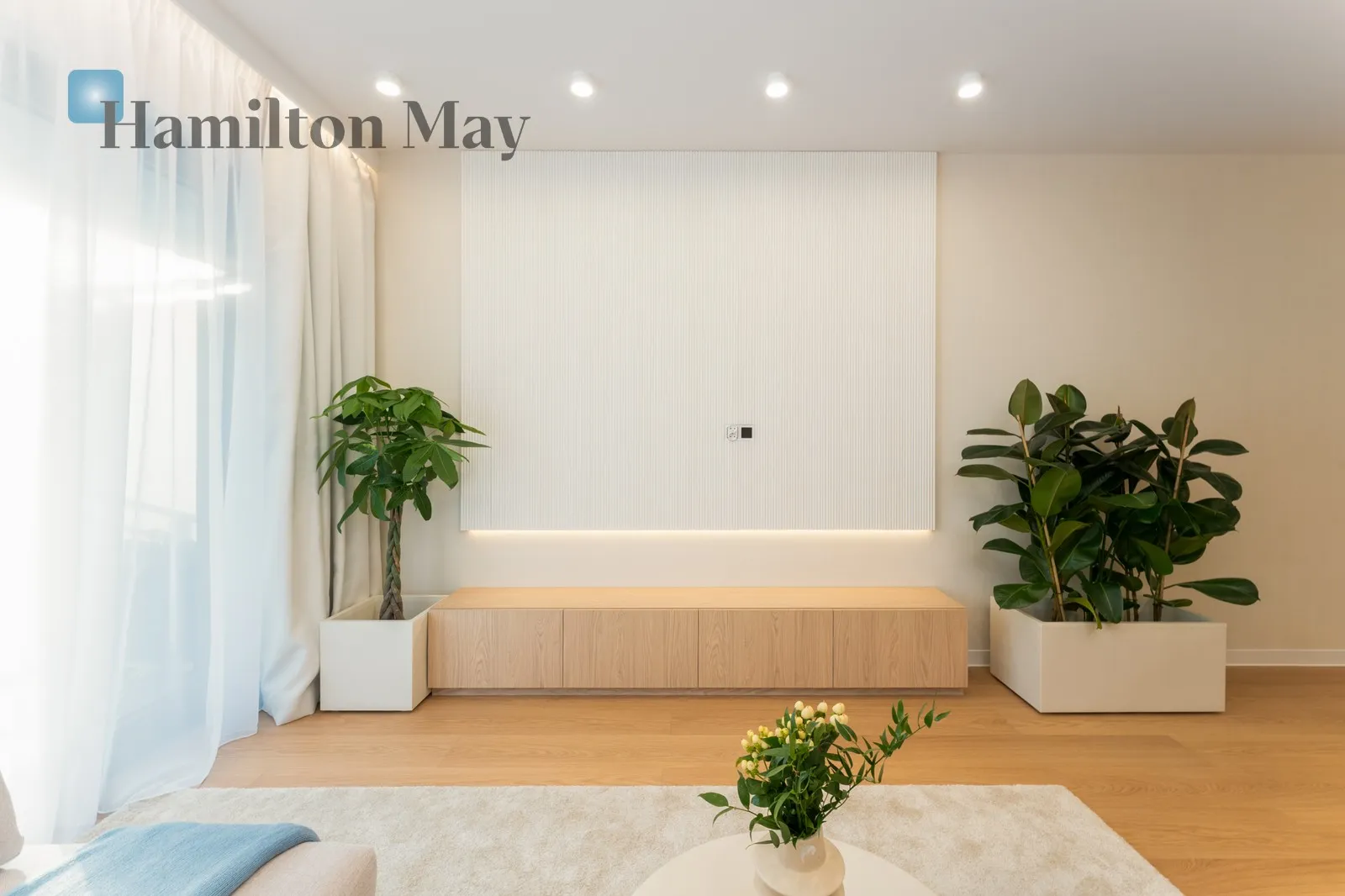 A finished apartment with a kitchenette for sale on Kijowska Avenue - slider