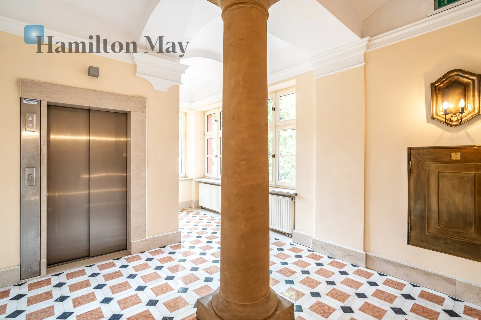 Office premises with an area of 65 m2 in Pałacyk pod Orłem at ul. Krupnicza

 - slider