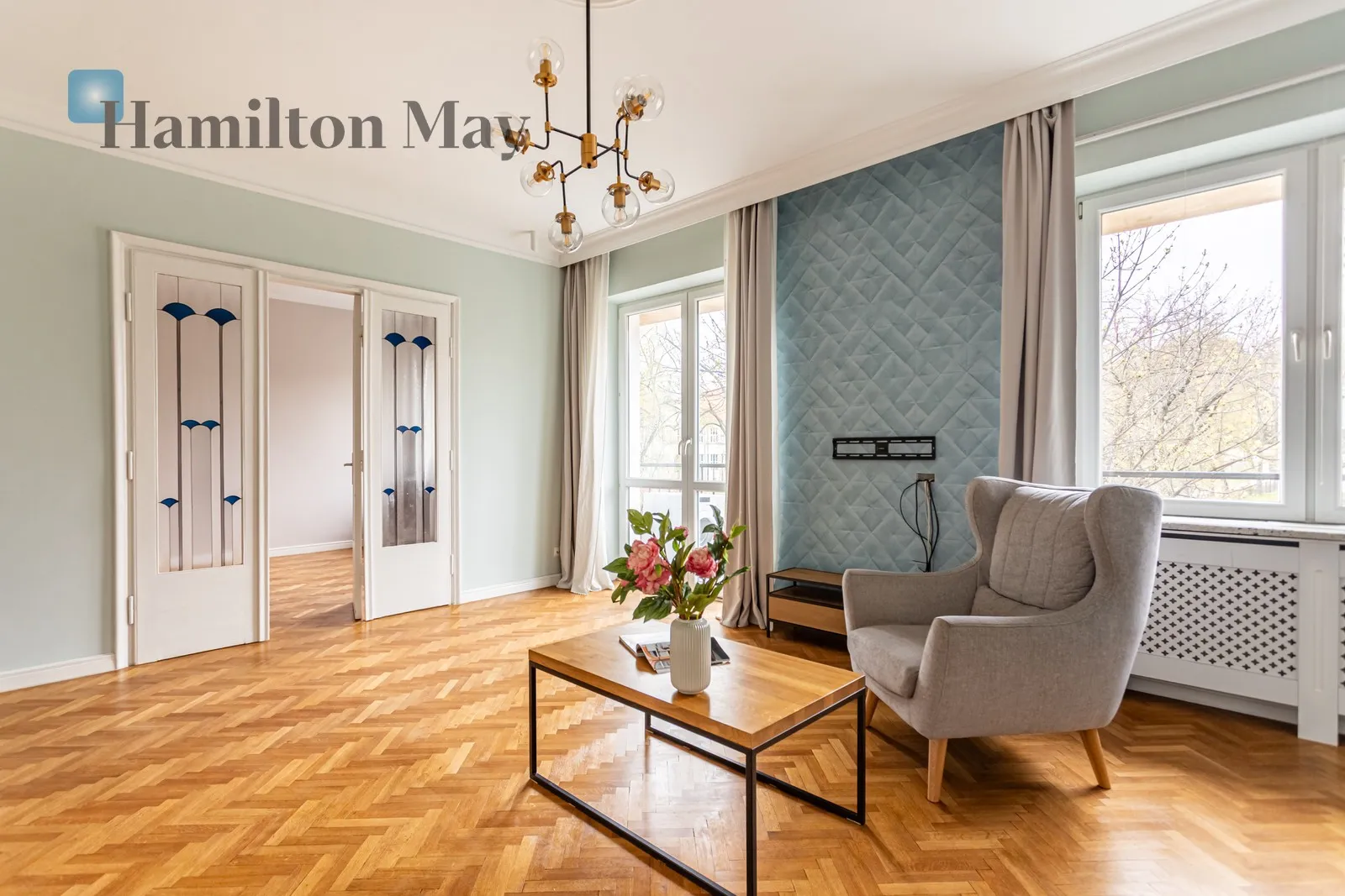 Street: Rozbrat Region: Śródmieście Subregion: Solec Distance to centre: 1.74 km Level: 1 Price: 8900 PLN Bedrooms: 3 Bathrooms: 2 Size: 94m2 - slider