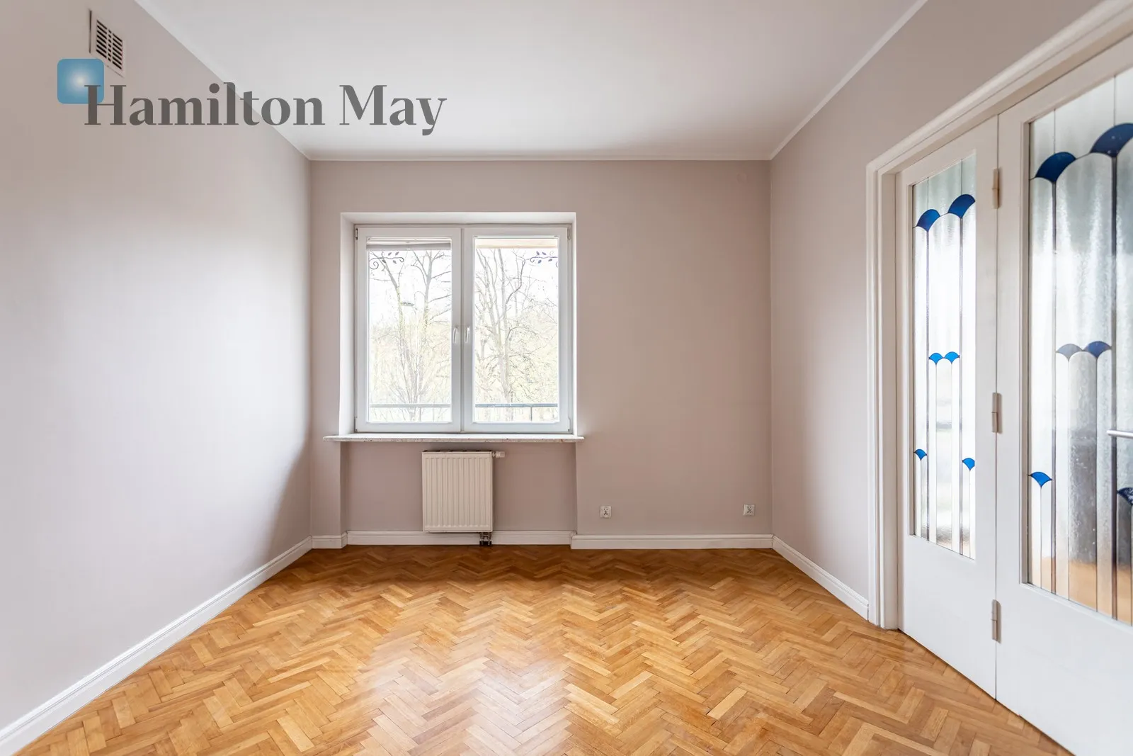 City: Warszawa Street: Rozbrat Region: Śródmieście Subregion: Solec Distance to centre: 1.74 km Level: 1 Price: 8900 PLN Bedrooms: 3 - slider