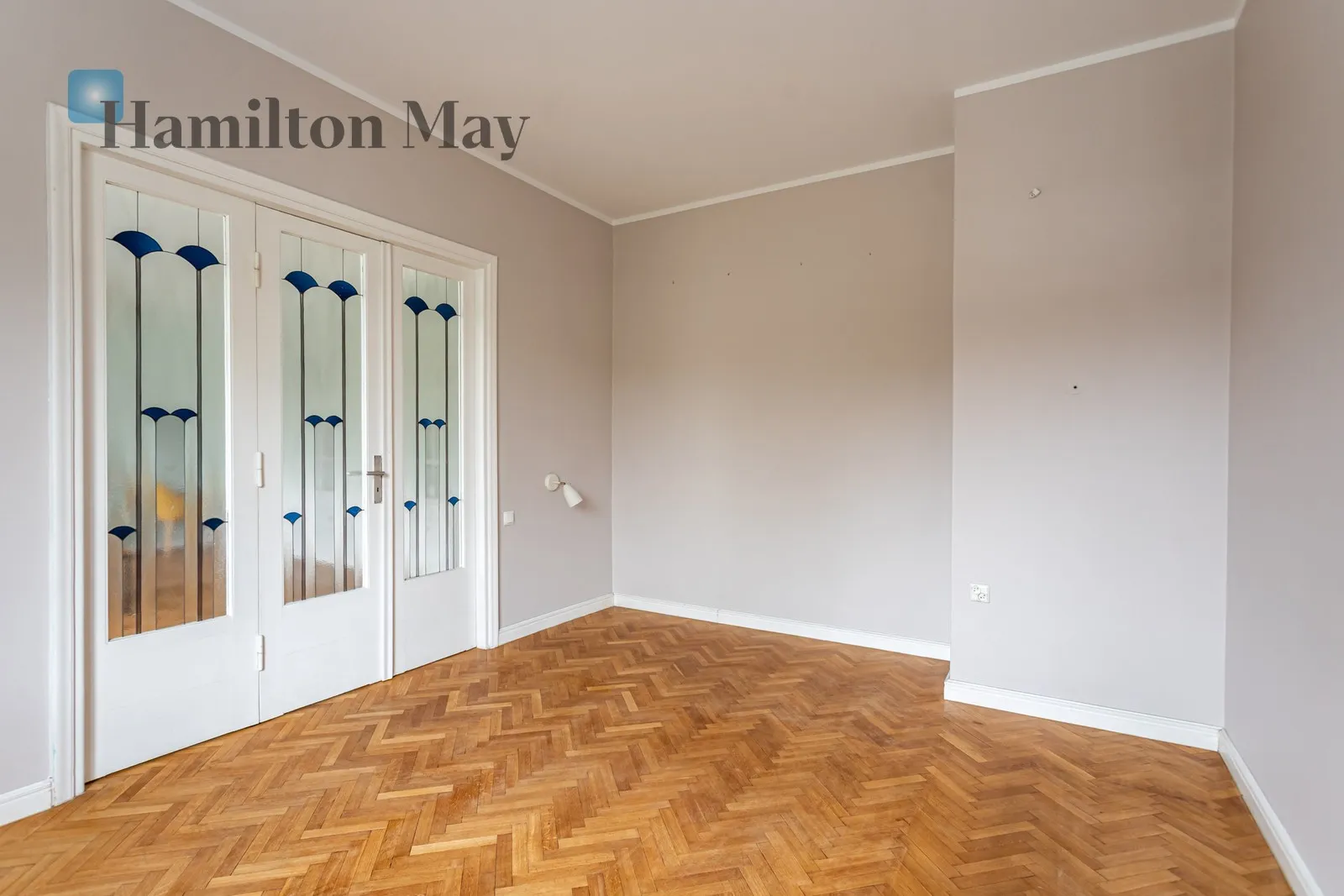 Street: Rozbrat Region: Śródmieście Subregion: Solec Distance to centre: 1.74 km Level: 1 Price: 8900 PLN Bedrooms: 3 Bathrooms: 2 - slider