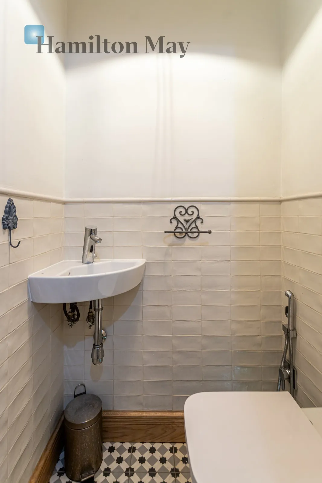 Region: Śródmieście Subregion: Solec Distance to centre: 1.74 km Level: 1 Price: 8900 PLN Bedrooms: 3 Bathrooms: 2 - slider