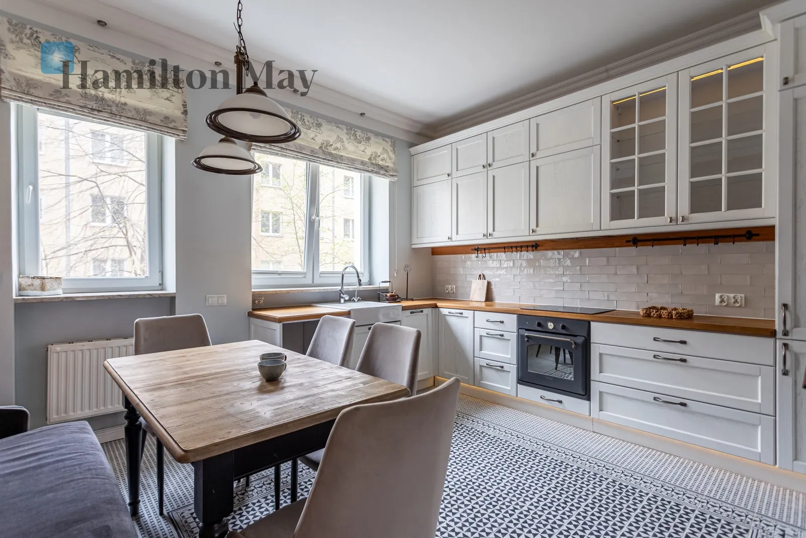 Street: Rozbrat Region: Śródmieście Subregion: Solec Distance to centre: 1.74 km Level: 1 Price: 8900 PLN - slider