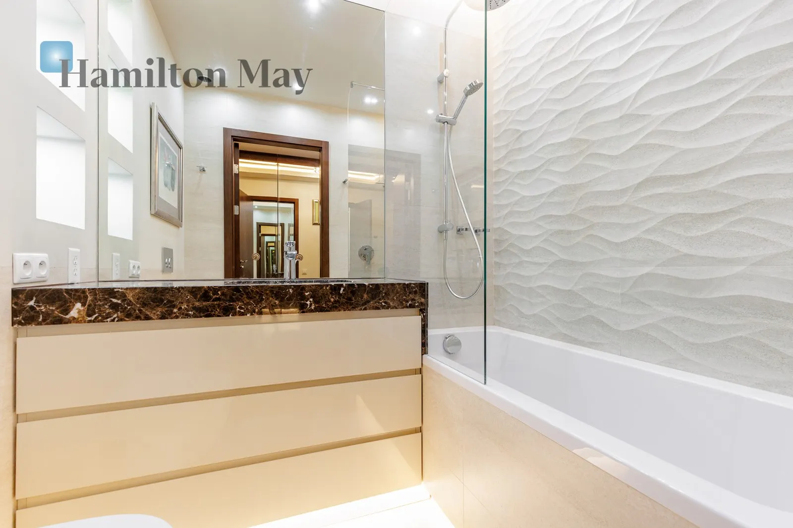 Region: Śródmieście Subregion: Śródmieście Południowe Distance to centre: 0.77 km Level: 6 Price: 16000 PLN Bedrooms: 2 Bathrooms: 2 - slider