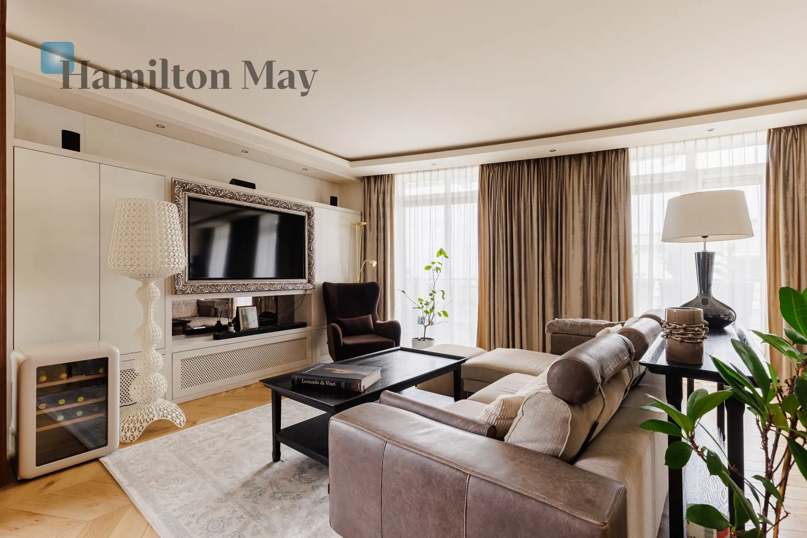 City: Warszawa Street: Książęca Region: Śródmieście Subregion: Śródmieście Południowe Distance to centre: 0.77 km Level: 6 Price: 16000 PLN Bedrooms: 2 Bathrooms: 2 Size: 88m2 - slider