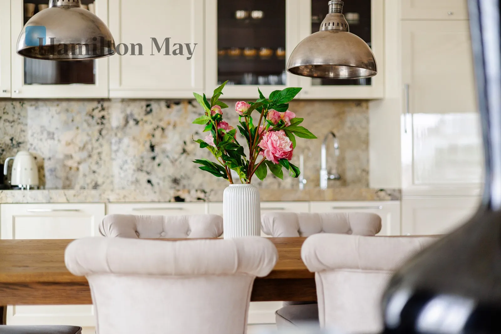 City: Warszawa Street: Książęca Region: Śródmieście Subregion: Śródmieście Południowe Distance to centre: 0.77 km Level: 6 Price: 16000 PLN Bedrooms: 2 Bathrooms: 2 - slider