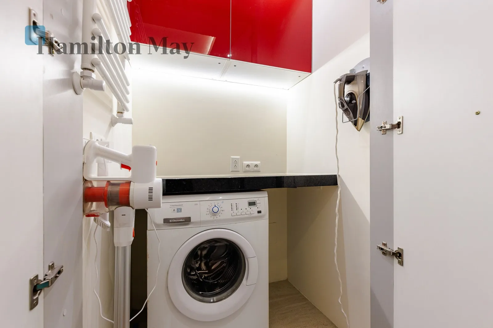 Distance to centre: 0.77 km Level: 6 Price: 16000 PLN Bedrooms: 2 Bathrooms: 2 Size: 88m2 Price/m2: 182 PLN - slider