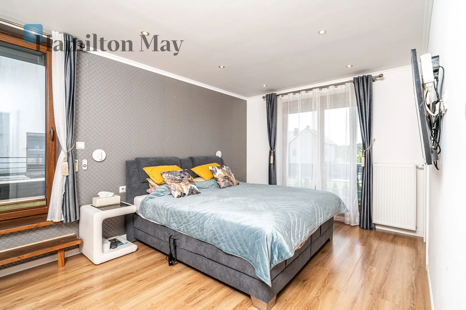 Street: Gabriela Słońskiego Region: Dębniki Distance to centre: 4.44 km Price: 3700000 PLN Bedrooms: 7 - slider