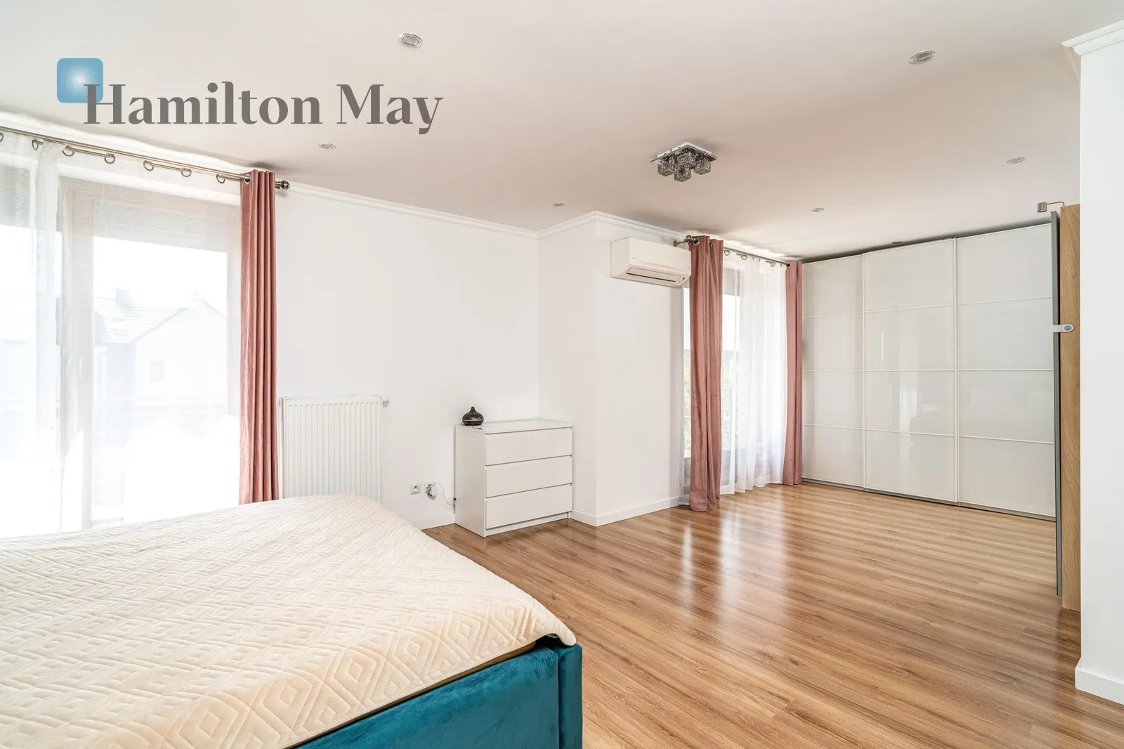 Region: Dębniki Distance to centre: 4.44 km Price: 3700000 PLN - slider