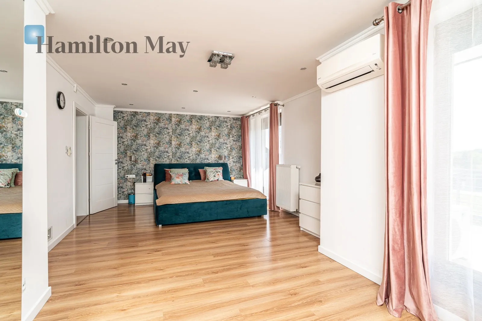 Region: Dębniki Distance to centre: 4.44 km Price: 3700000 PLN Bedrooms: 7 Bathrooms: 3 - slider