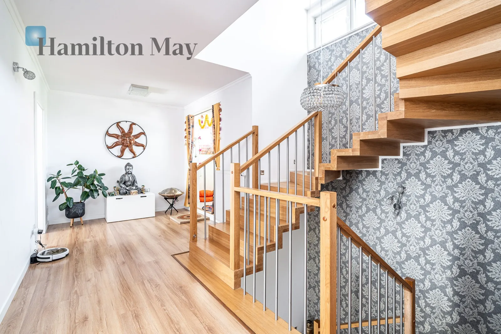 Region: Dębniki Distance to centre: 4.44 km Price: 3700000 PLN Bedrooms: 7 Bathrooms: 3 Plot size: 741m2 - slider