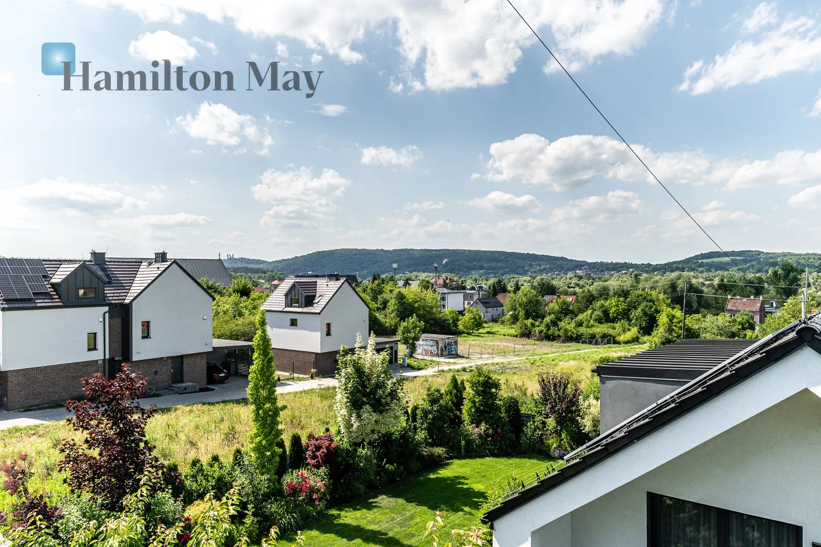 Street: Gabriela Słońskiego Region: Dębniki Distance to centre: 4.44 km Price: 3700000 PLN Bedrooms: 7 Bathrooms: 3 Plot size: 741m2 Price/m2: 13028 PLN - slider