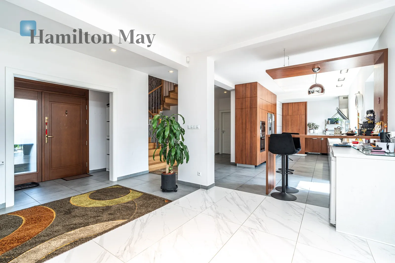 Price: 12000 PLN Bedrooms: 7 Bathrooms: 3 Plot size: 741m2 - slider