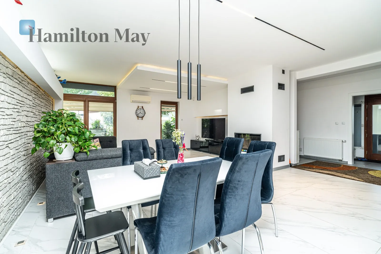 City: Kraków Street: Gabriela Słońskiego Region: Dębniki Distance to centre: 4.44 km Price: 3700000 PLN Bedrooms: 7 - slider