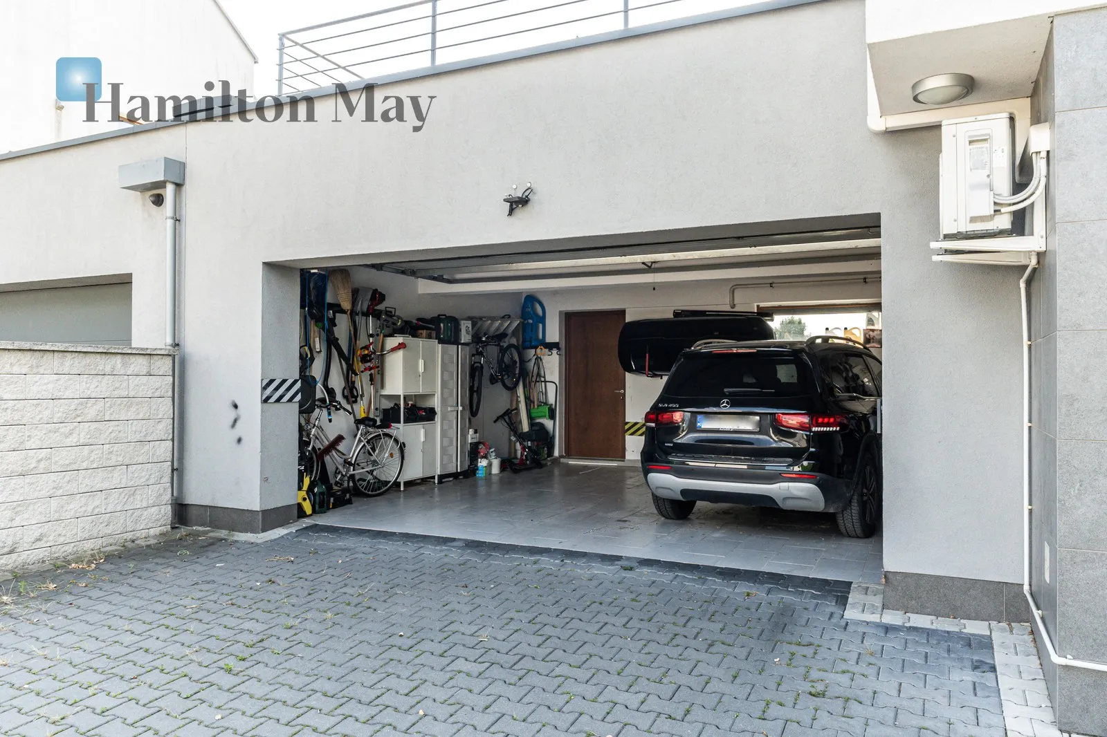 Nowoczesny, przestronny dom o powierzchni 284 m² przy Zakrzówku - slider