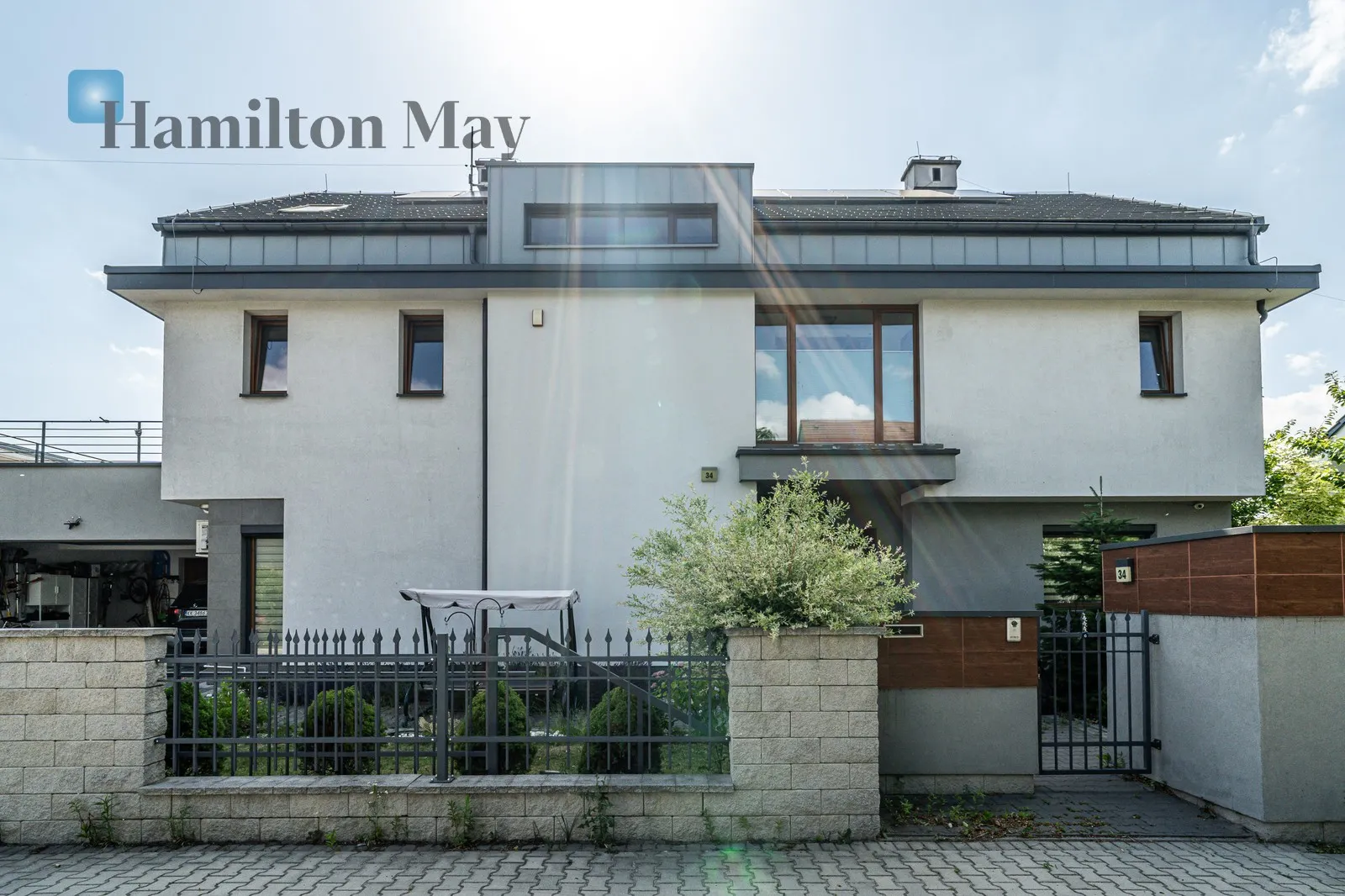 Distance to centre: 4.44 km Price: 3700000 PLN Bedrooms: 7 Bathrooms: 3 - slider