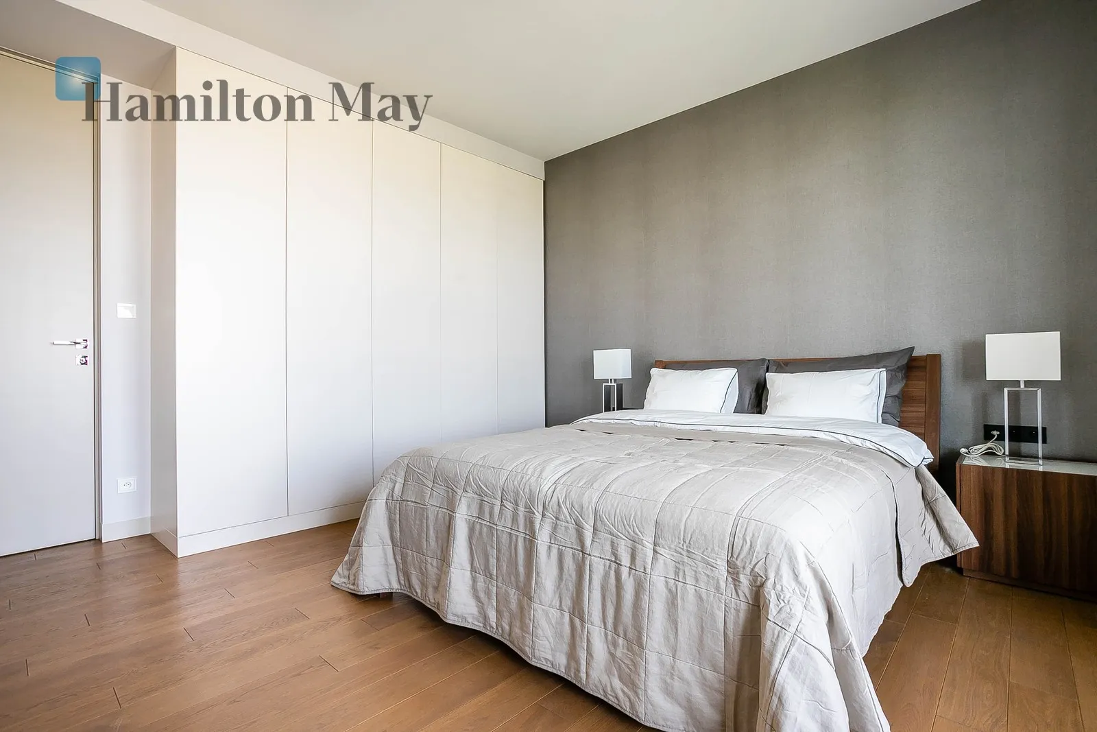 Region: Śródmieście Subregion: Śródmieście Północne Distance to centre: 1.09 km Level: 14 Price: 25500 PLN Bedrooms: 3 Bathrooms: 2 Size: 125m2 - slider