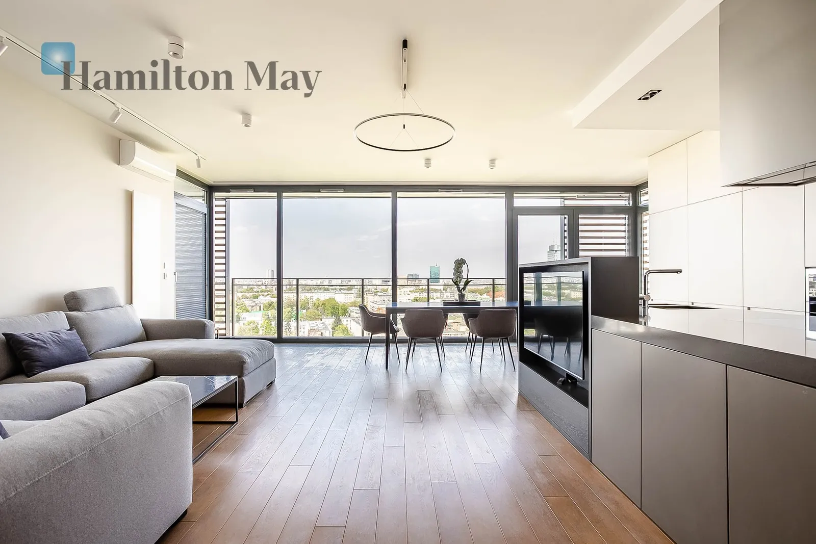 City: Warszawa Street: Grzybowska Region: Śródmieście Subregion: Śródmieście Północne Distance to centre: 1.09 km Level: 14 Price: 25500 PLN Bedrooms: 3 Bathrooms: 2 Size: 125m2 Price/m2: 204 PLN - slider