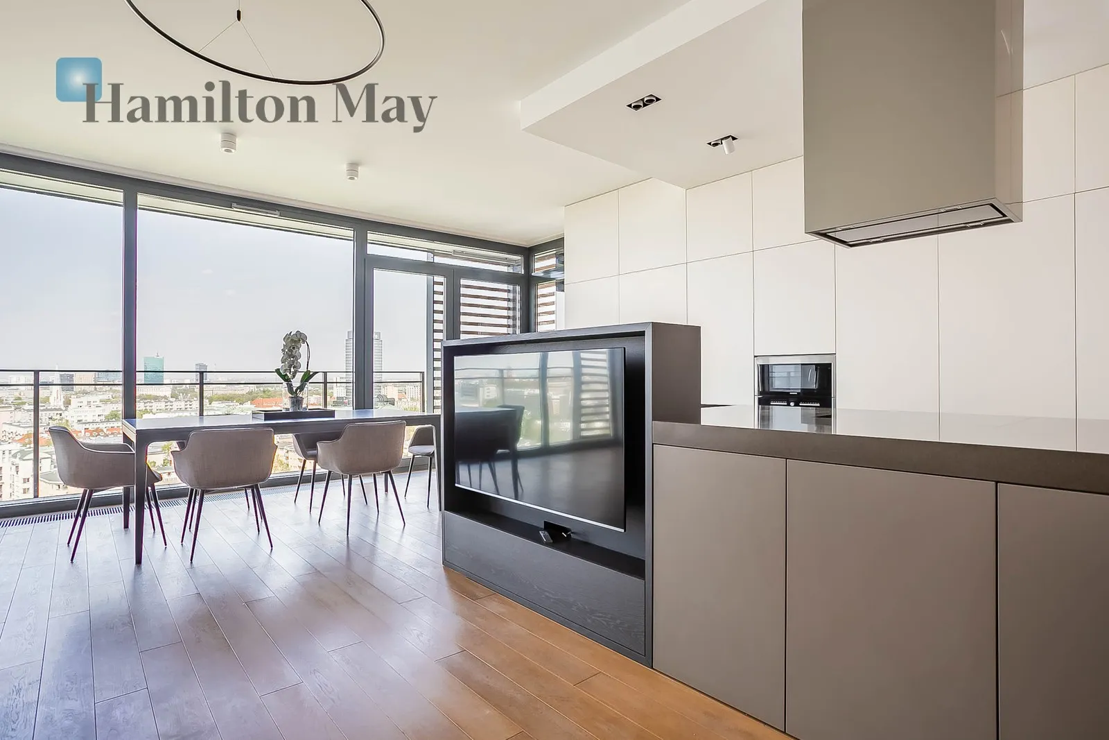 Street: Grzybowska Region: Śródmieście Subregion: Śródmieście Północne Distance to centre: 1.09 km Level: 14 Price: 25500 PLN Bedrooms: 3 Bathrooms: 2 Size: 125m2 - slider