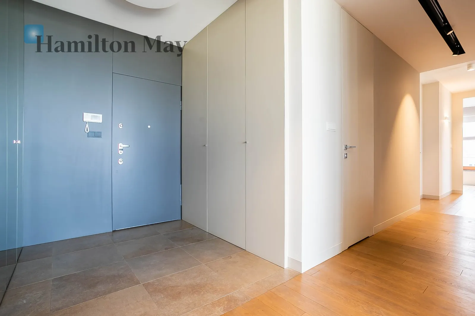 Street: Grzybowska Region: Śródmieście Subregion: Śródmieście Północne Distance to centre: 1.09 km Level: 14 Price: 25500 PLN Bedrooms: 3 - slider