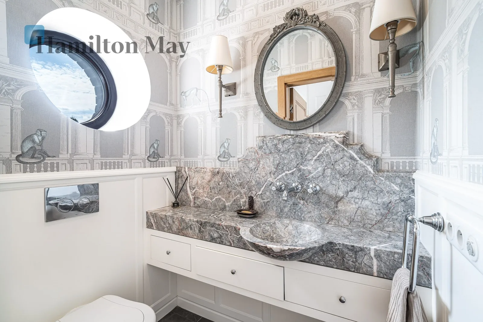 An elegant, atmospheric residence located on a beautiful plot with a panoramic view in Mogilany - slider