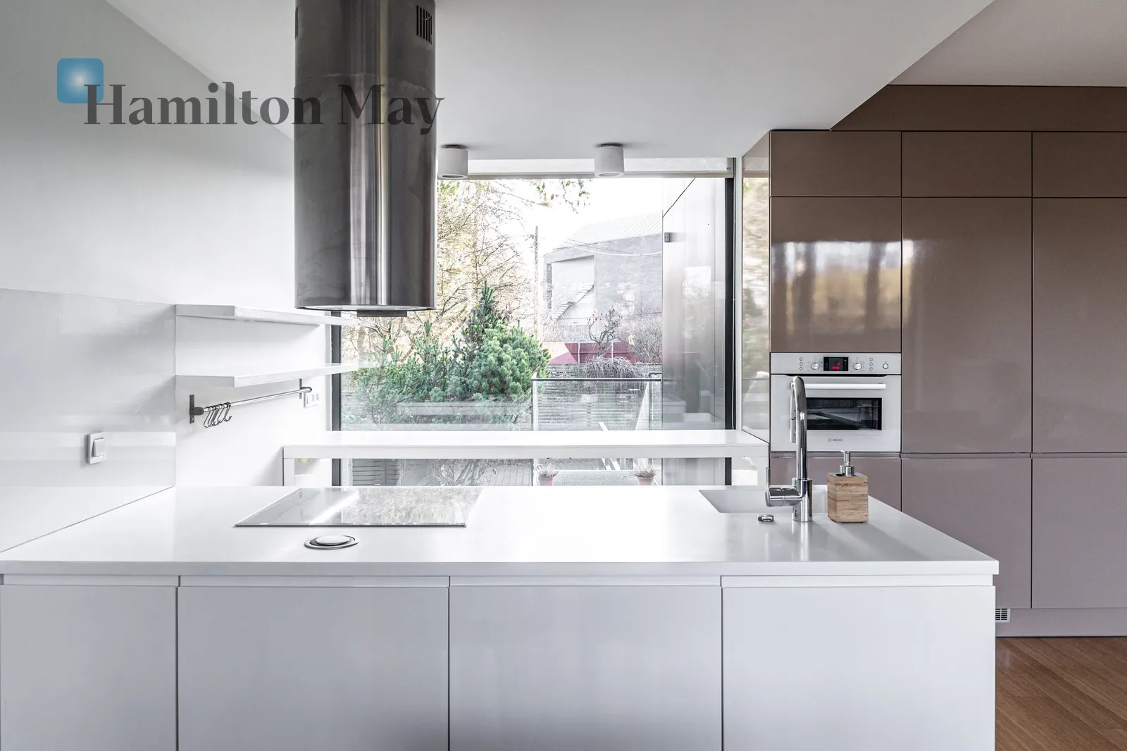 Komfortowy, nowocześnie urządzony dom z parkingiem i dużym tarasem położony na Woli Justowskiej - slider