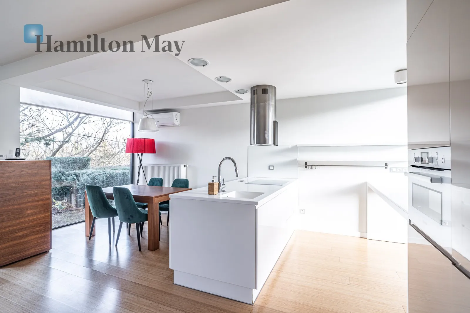 Komfortowy, nowocześnie urządzony dom z parkingiem i dużym tarasem położony na Woli Justowskiej - slider