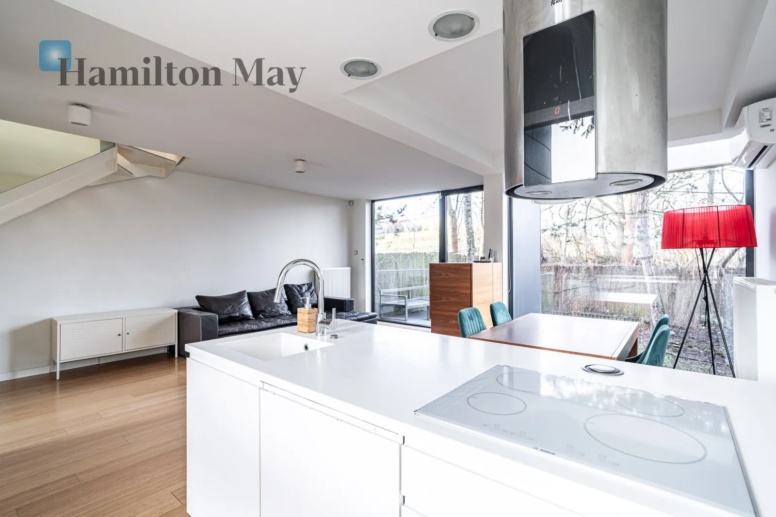 Komfortowy, nowocześnie urządzony dom z parkingiem i dużym tarasem położony na Woli Justowskiej - slider