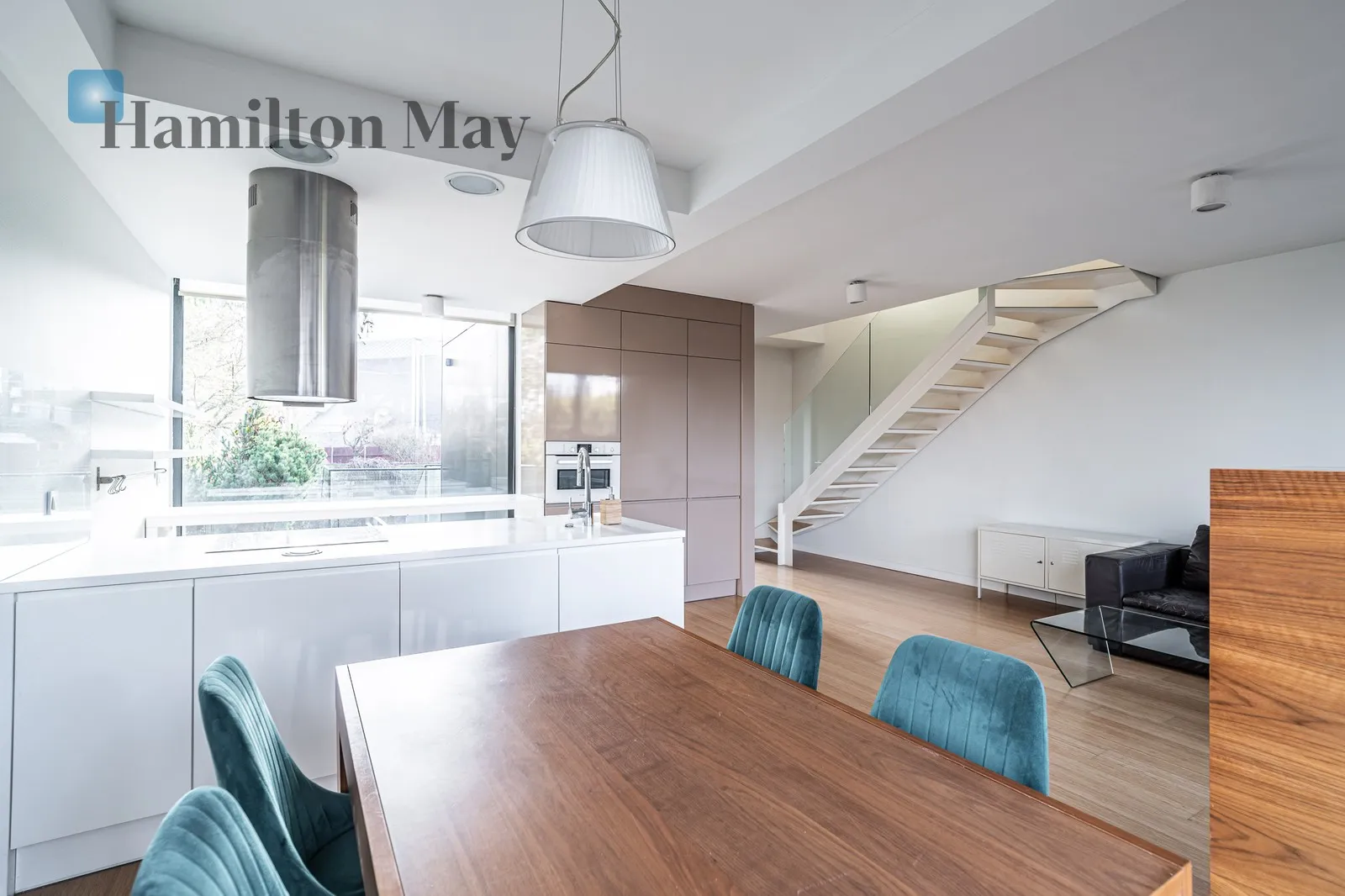 Komfortowy, nowocześnie urządzony dom z parkingiem i dużym tarasem położony na Woli Justowskiej - slider