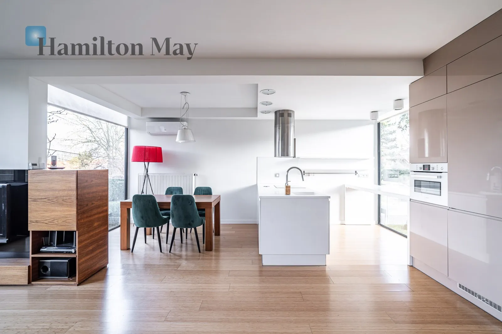 Komfortowy, nowocześnie urządzony dom z parkingiem i dużym tarasem położony na Woli Justowskiej - slider