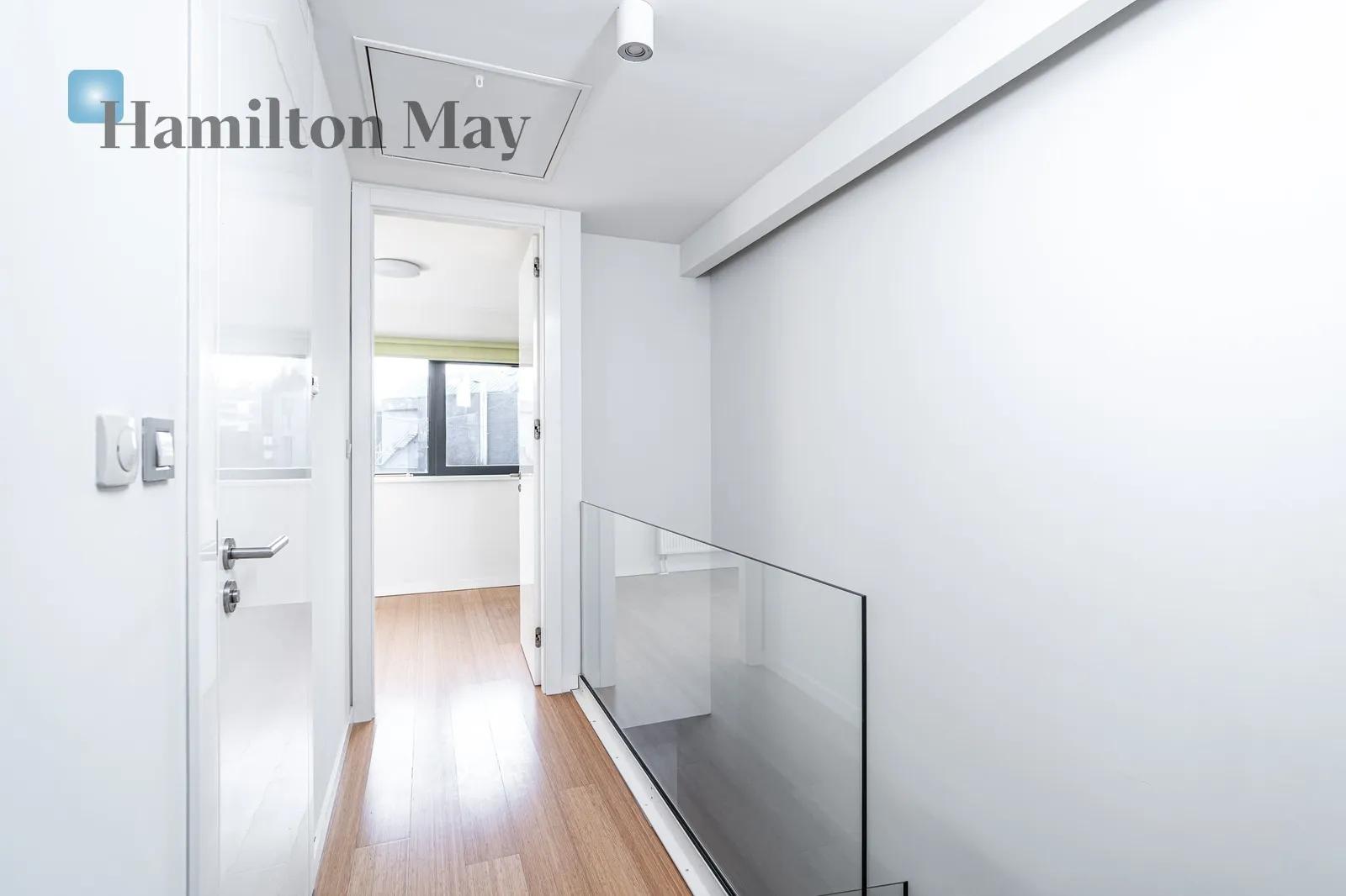 Komfortowy, nowocześnie urządzony dom z parkingiem i dużym tarasem położony na Woli Justowskiej - slider