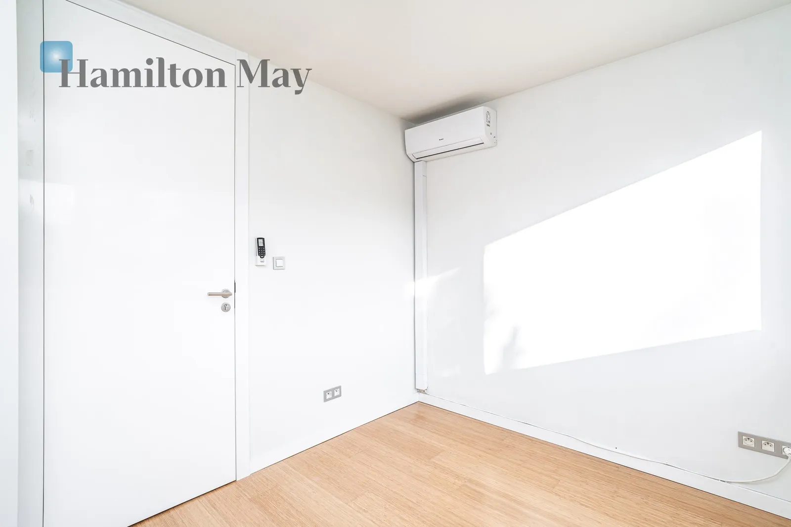 Komfortowy, nowocześnie urządzony dom z parkingiem i dużym tarasem położony na Woli Justowskiej - slider