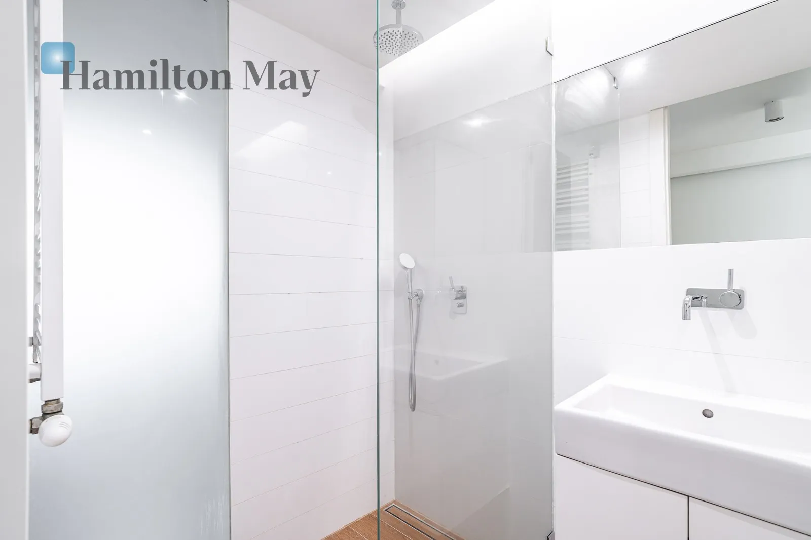 Komfortowy, nowocześnie urządzony dom z parkingiem i dużym tarasem położony na Woli Justowskiej - slider