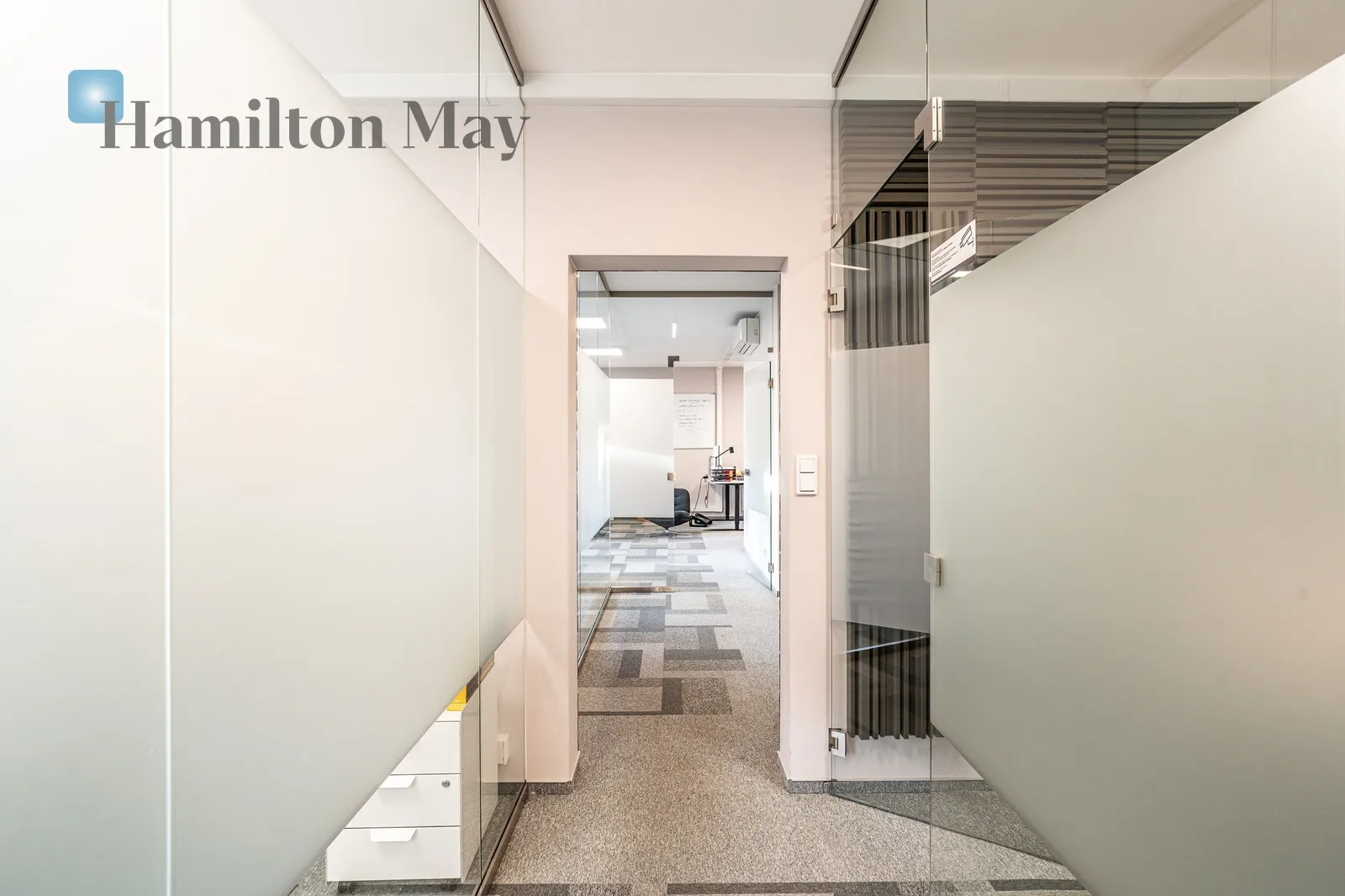 Nowoczesne i eleganckie biuro 130 m2 w prestiżowej lokalizacji Krakowa- Osiedle Oficerskie  - slider