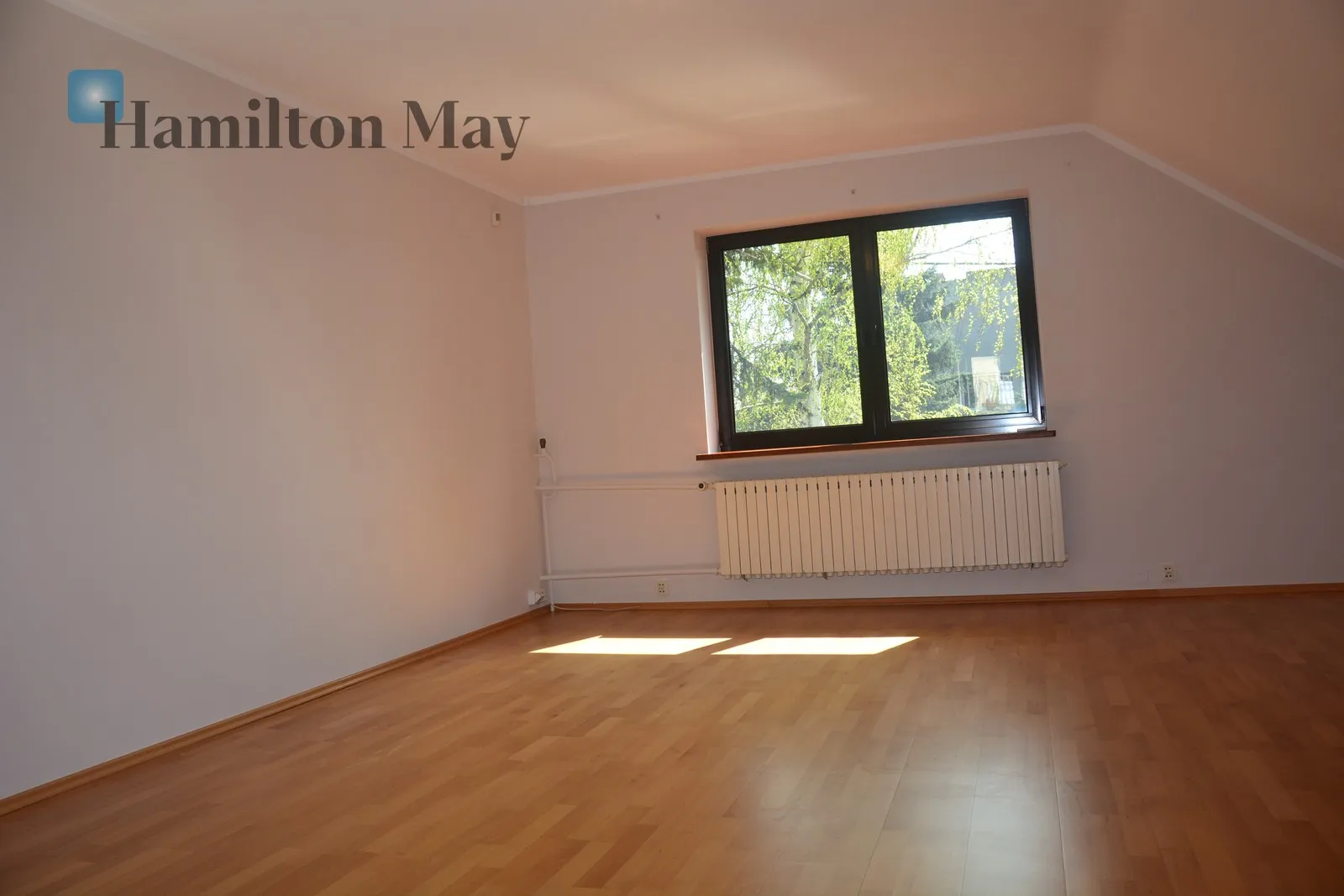 Price: 7500 PLN Bedrooms: null - slider