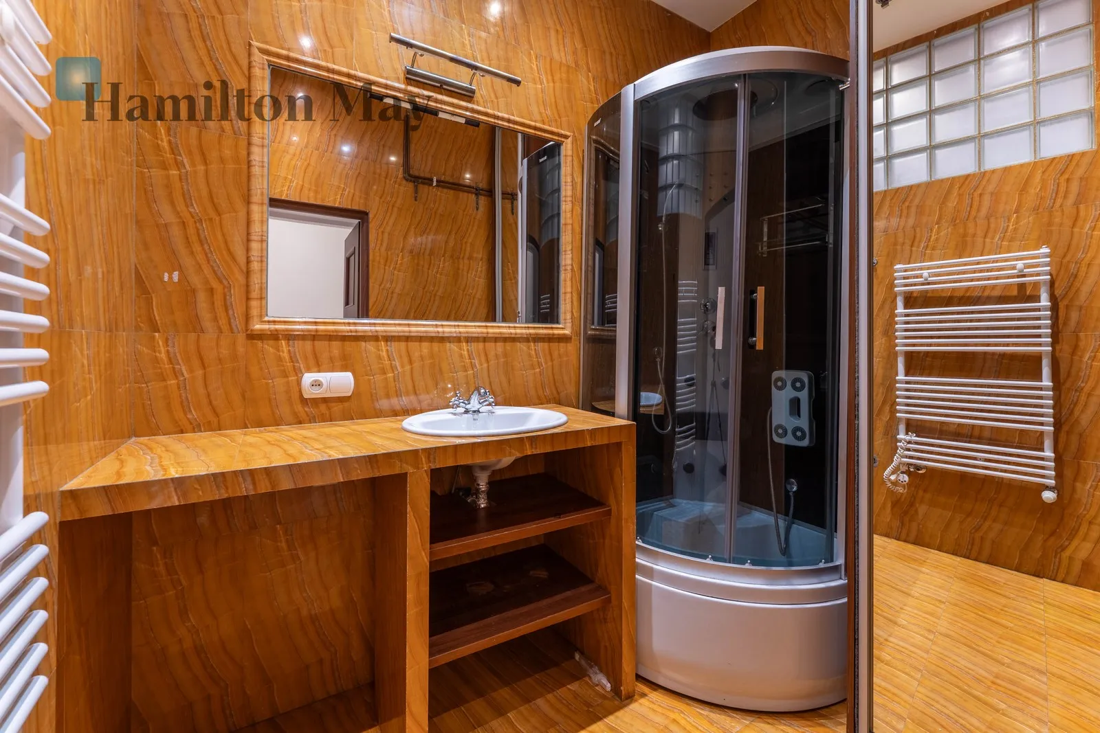 Street: Wenecja Region: Stare Miasto Distance to centre: 0.81 km Price: 4500 PLN Bedrooms: null Bathrooms: null Plot size: nullm2 Layout: null - slider