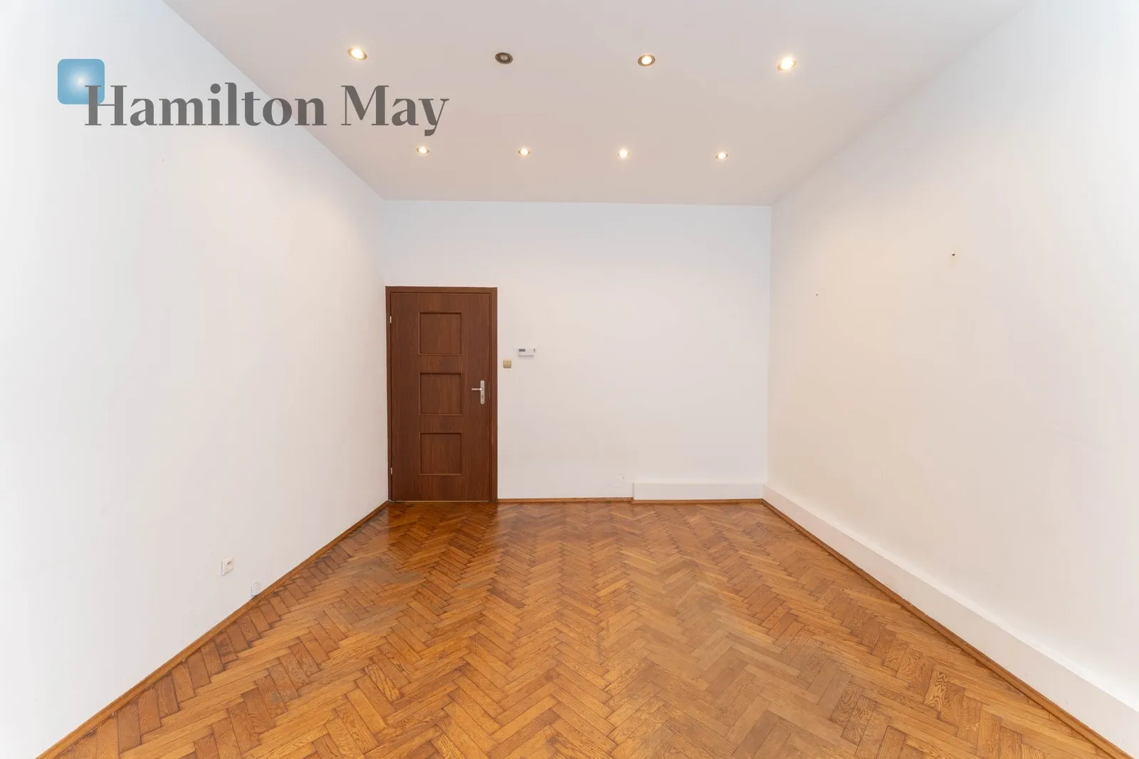 City: Kraków Street: Wenecja Region: Stare Miasto Distance to centre: 0.81 km Price: 4500 PLN Bedrooms: null Bathrooms: null - slider