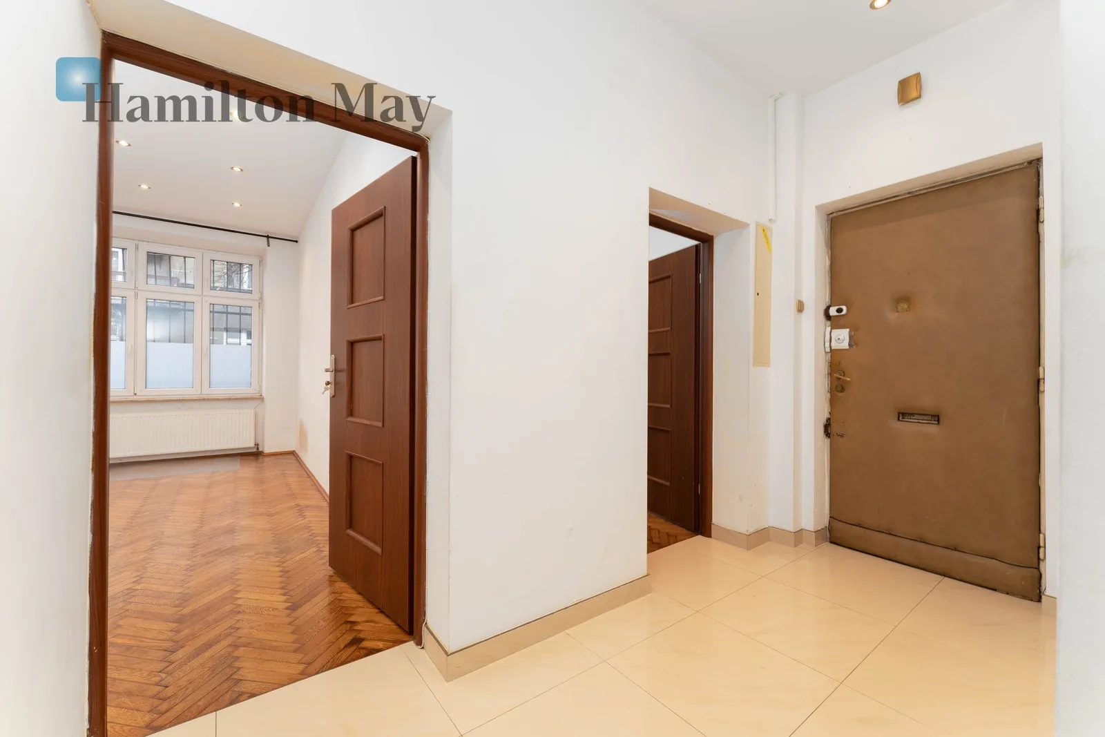 City: Kraków Street: Wenecja Region: Stare Miasto Distance to centre: 0.81 km Price: 4500 PLN Bedrooms: null Bathrooms: null Plot size: nullm2 Layout: null - slider