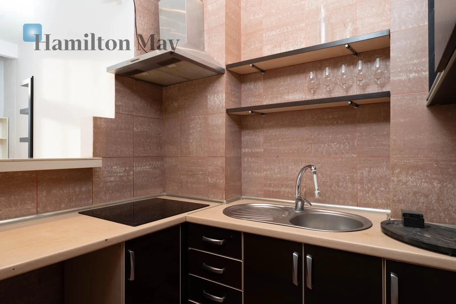 Street: Wenecja Region: Stare Miasto Distance to centre: 0.81 km Price: 4500 PLN Bedrooms: null Bathrooms: null - slider