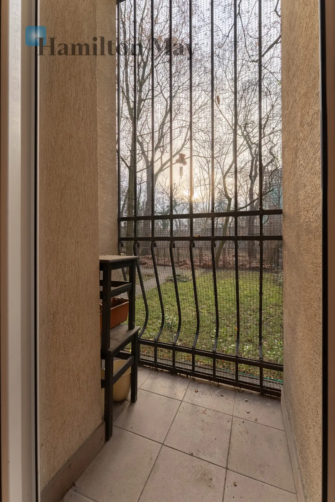 Street: Wenecja Region: Stare Miasto Distance to centre: 0.81 km Price: 4500 PLN Bedrooms: null - slider