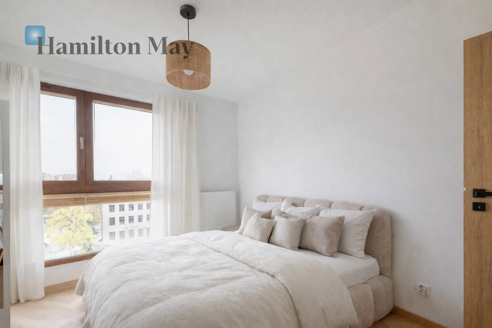Distance to centre: 1.99 km Level: 6 Price: 4700 PLN Bedrooms: 2 Bathrooms: 1 Size: 55m2 Price/m2: 85 PLN - slider