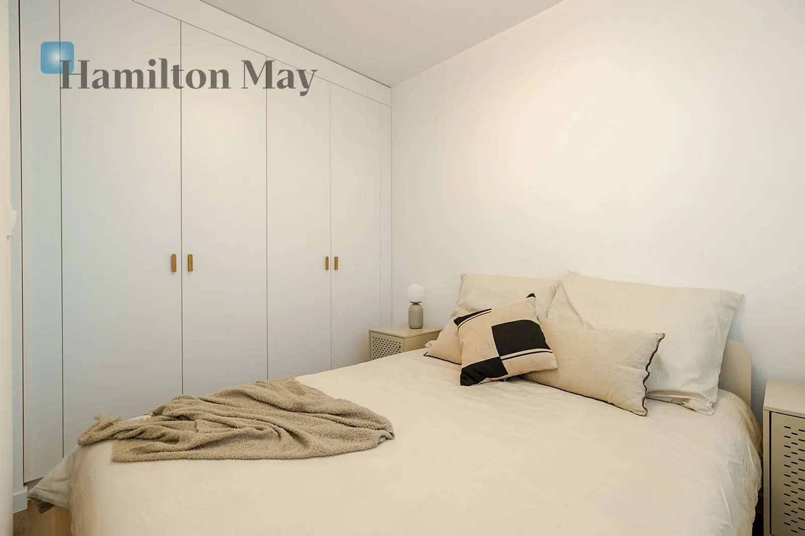 Street: Bokserska Region: Mokotów Subregion: Służewiec Distance to centre: 6.48 km Level: 11 Price: 805000 PLN Bedrooms: 0 Bathrooms: 1 - slider