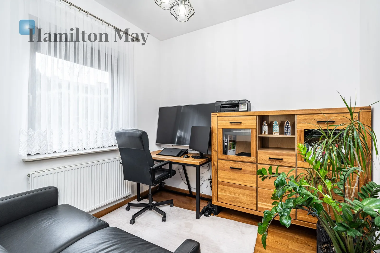 Distance to centre: 8.37 km Price: 1790000 PLN Bedrooms: 4 Bathrooms: 2 Plot size: 400m2 Price/m2: 14094 PLN - slider