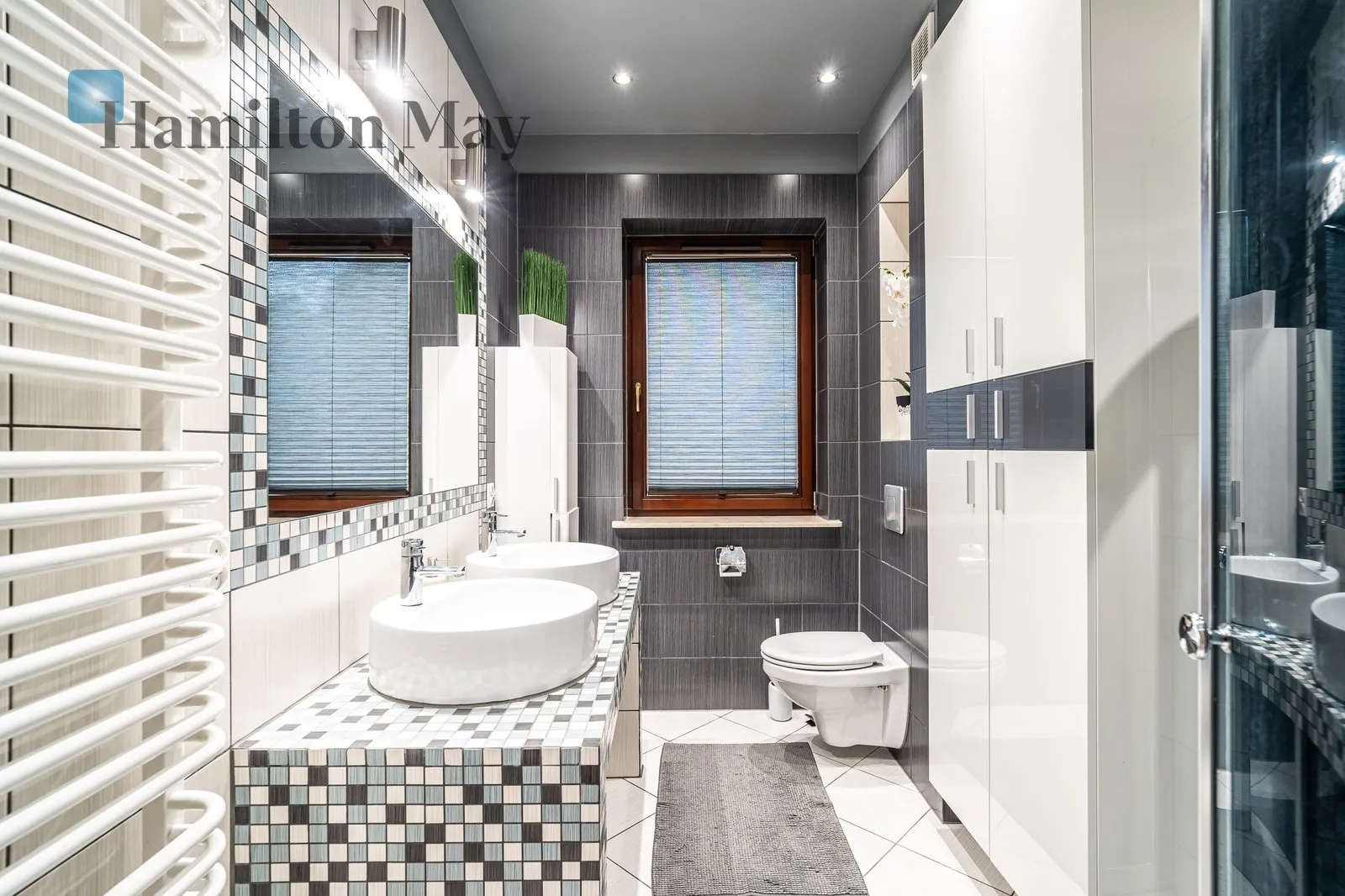 Region: Modlnica Distance to centre: 8.37 km Price: 1790000 PLN Bedrooms: 4 Bathrooms: 2 - slider