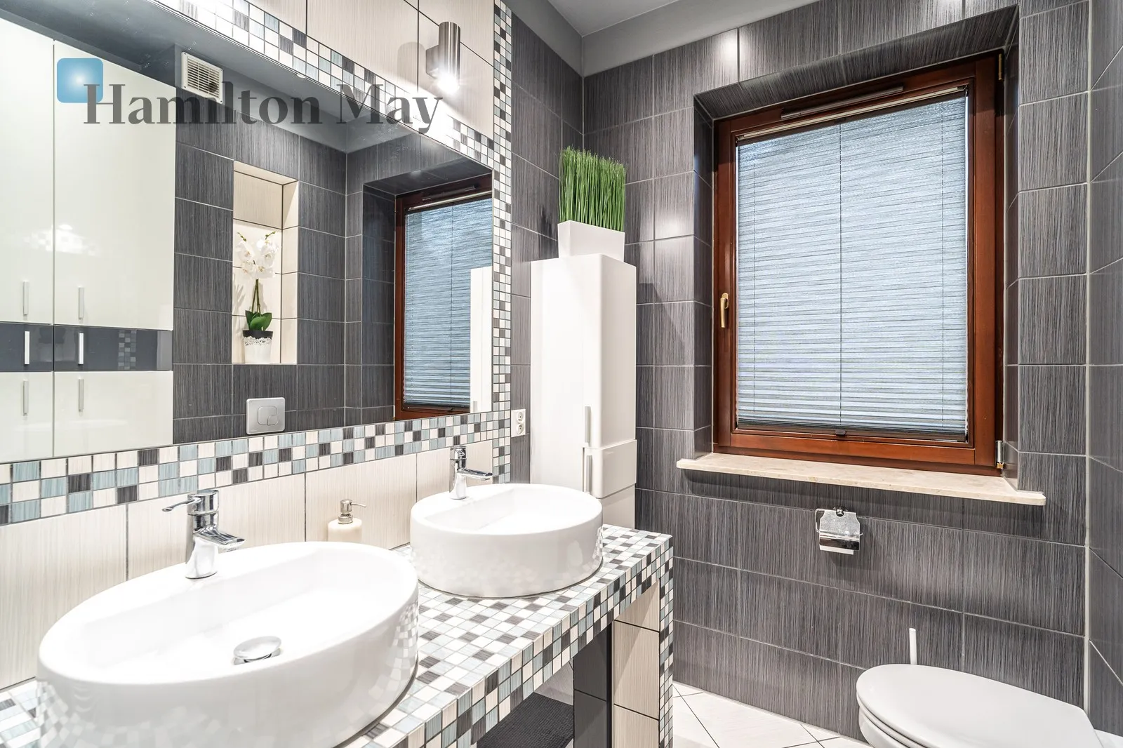 Plot size: 400m2 Price/m2: 14094 PLN - slider