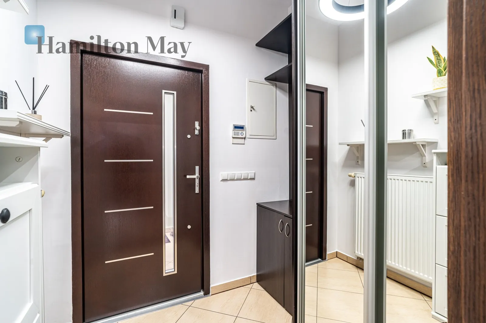 Distance to centre: 8.37 km - slider