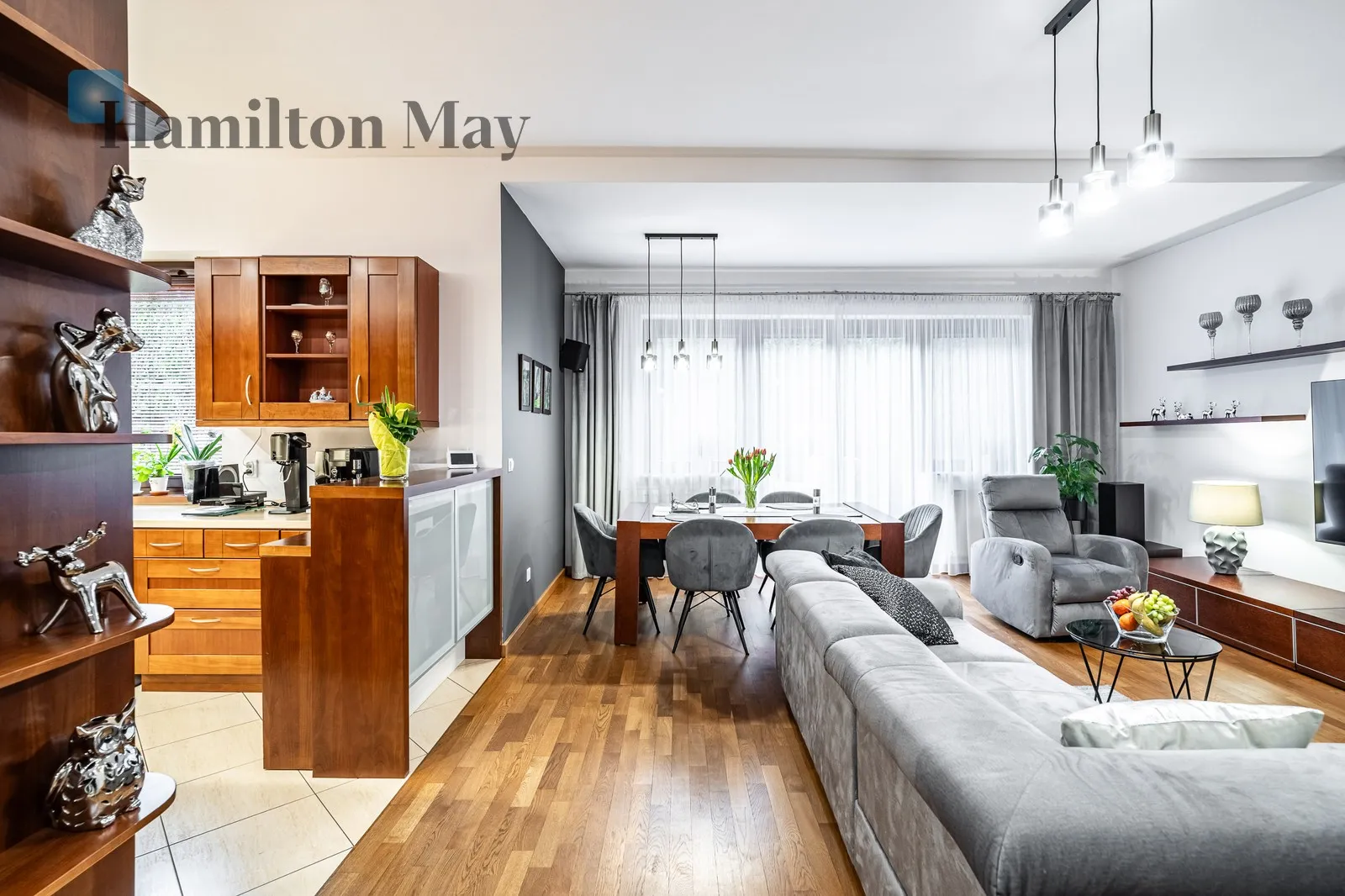 City: Modlnica Street: Czterech Pór Roku Region: Modlnica Distance to centre: 8.37 km Price: 1790000 PLN Bedrooms: 4 Bathrooms: 2 - slider