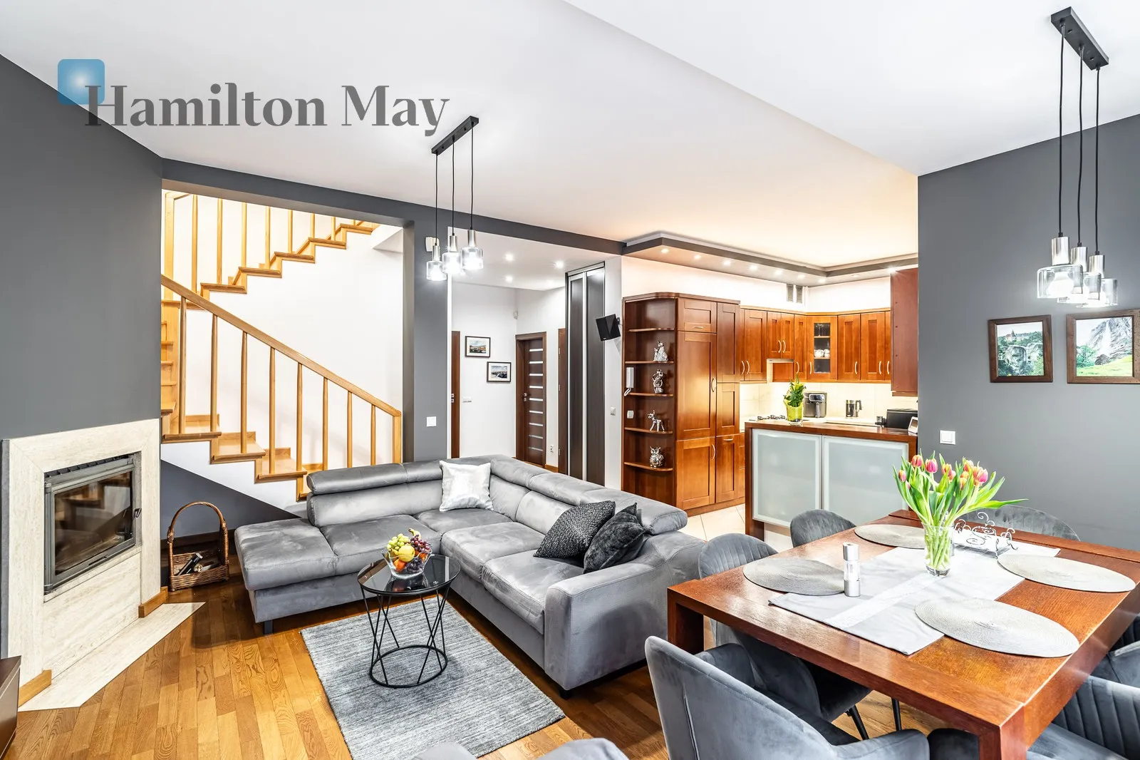 City: Modlnica Street: Czterech Pór Roku Region: Modlnica Distance to centre: 8.37 km Price: 1790000 PLN Bedrooms: 4 - slider