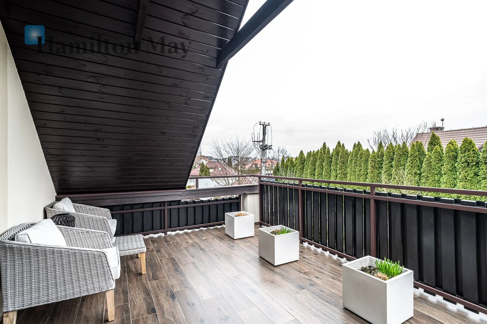 Region: Modlnica Distance to centre: 8.37 km Price: 1790000 PLN Bedrooms: 4 - slider